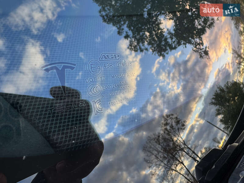 Лифтбек Tesla Model S 2020 в Запорожье