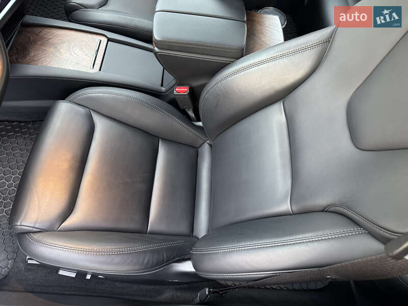 Лифтбек Tesla Model S 2020 в Запорожье