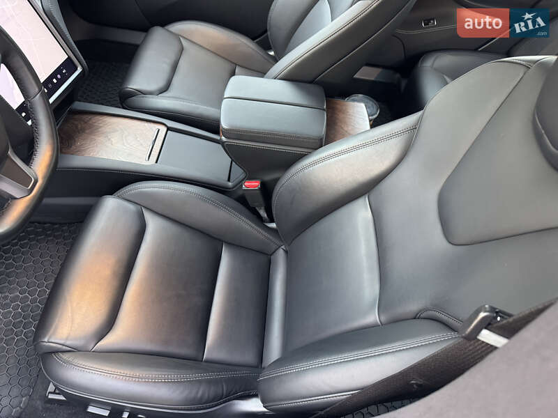 Лифтбек Tesla Model S 2020 в Запорожье