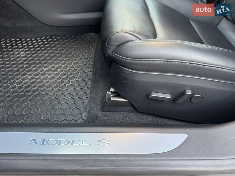 Лифтбек Tesla Model S 2020 в Запорожье