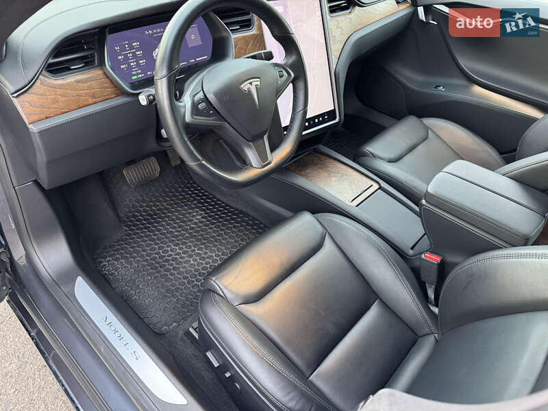 Лифтбек Tesla Model S 2020 в Запорожье