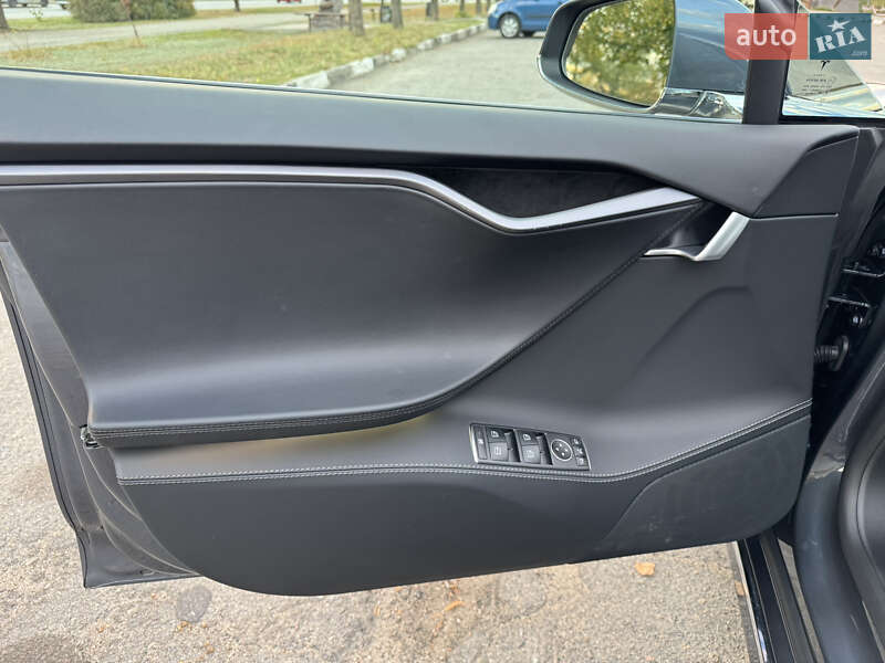 Лифтбек Tesla Model S 2020 в Запорожье