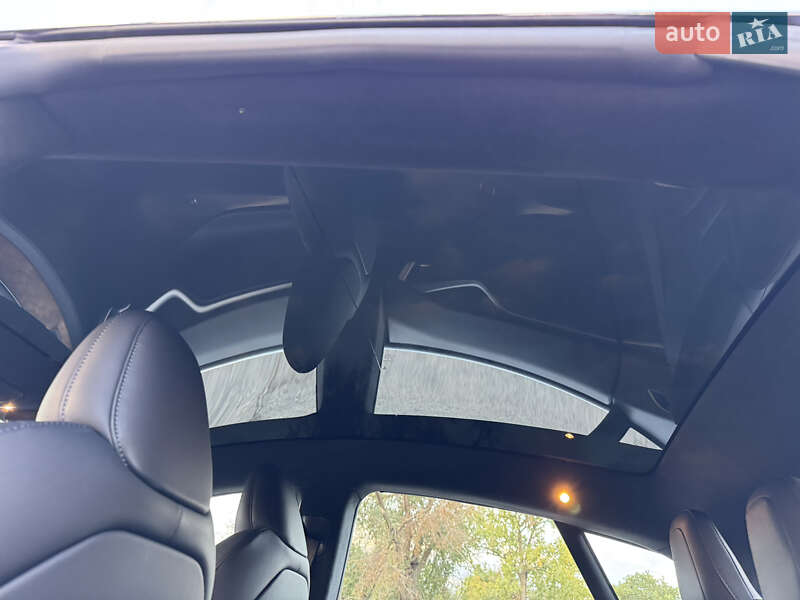 Лифтбек Tesla Model S 2020 в Запорожье