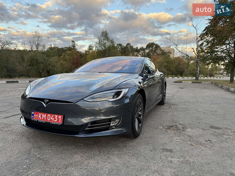 Лифтбек Tesla Model S 2020 в Запорожье