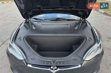 Лифтбек Tesla Model S 2020 в Запорожье