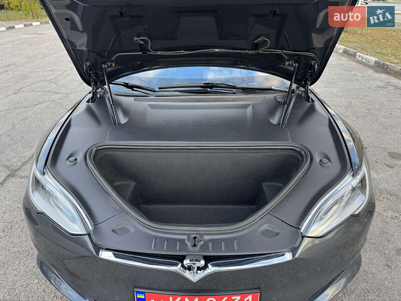 Лифтбек Tesla Model S 2020 в Запорожье
