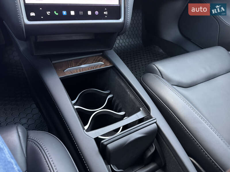 Лифтбек Tesla Model S 2020 в Запорожье
