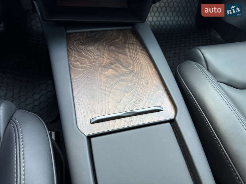 Лифтбек Tesla Model S 2020 в Запорожье