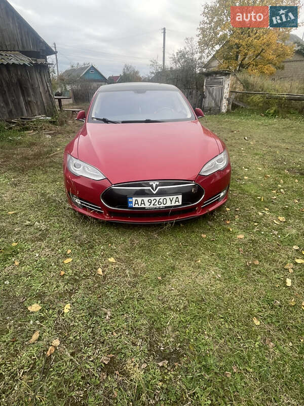 Tesla Model S 2014
