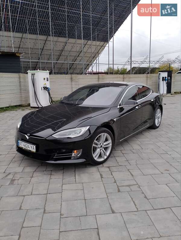 Tesla Model S 2020