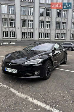 Tesla Model S 2020