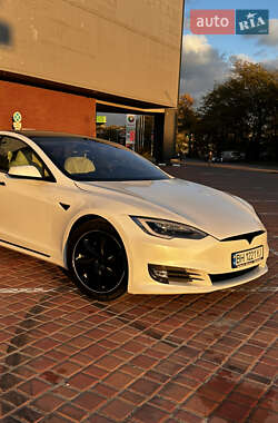 Tesla Model S  2020