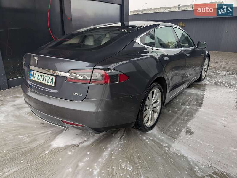 Ліфтбек Tesla Model S 2015 в Житомирі