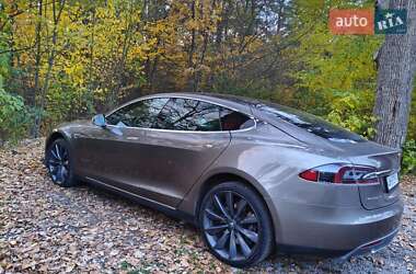 Tesla Model S  2015
