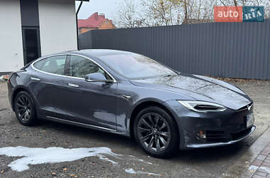 Tesla Model S  2020