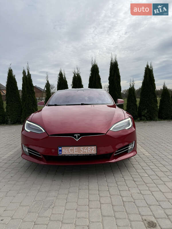 Лифтбек Tesla Model S 2018 в Львове