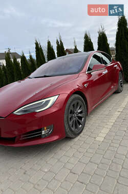 Лифтбек Tesla Model S 2018 в Львове