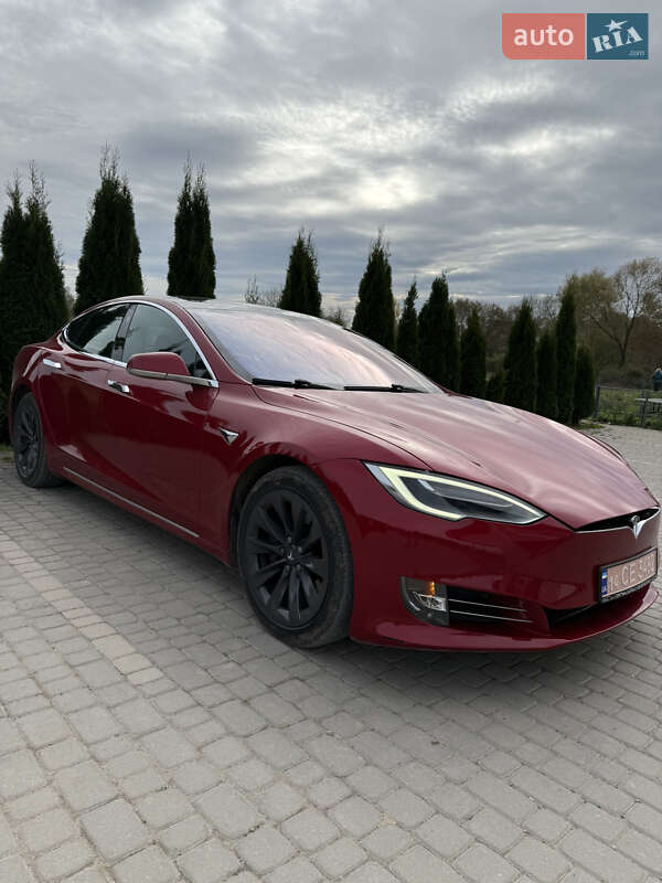 Лифтбек Tesla Model S 2018 в Львове