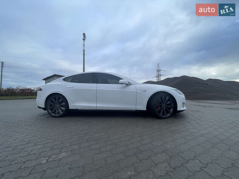 Лифтбек Tesla Model S 2014 в Львове