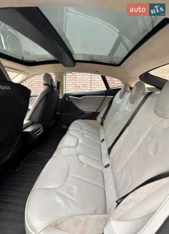 Ліфтбек Tesla Model S 2013 в Києві