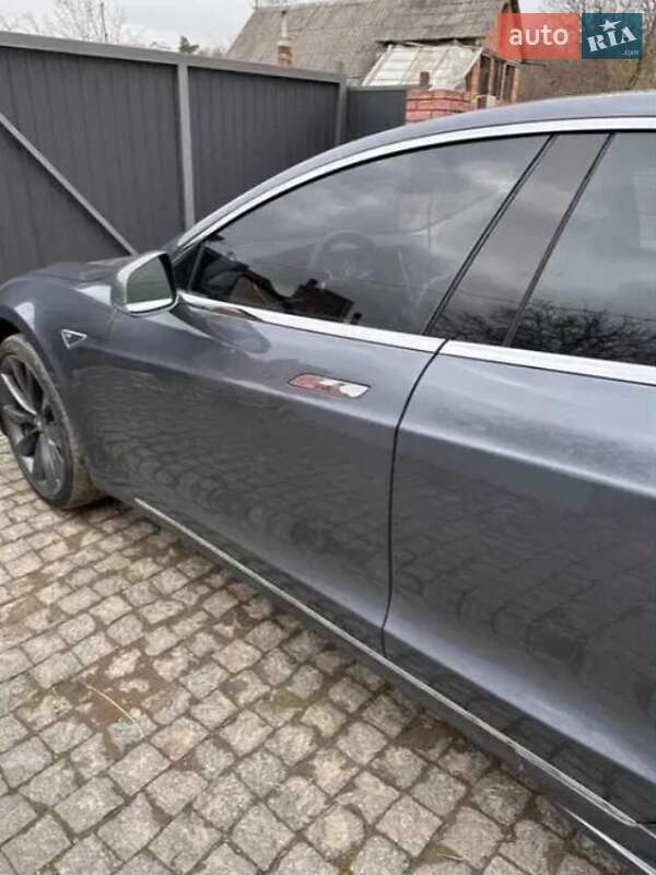 Ліфтбек Tesla Model S 2013 в Києві