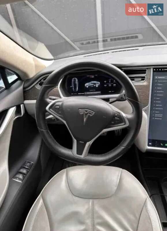 Ліфтбек Tesla Model S 2013 в Києві
