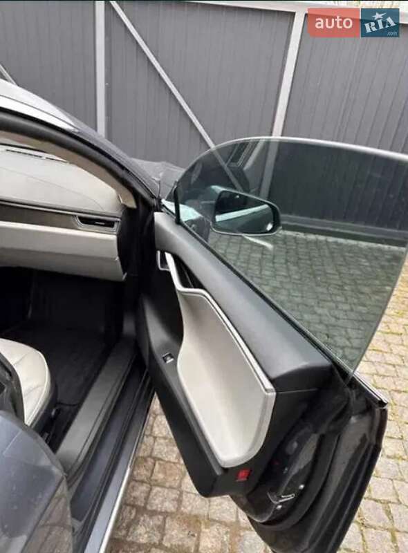 Ліфтбек Tesla Model S 2013 в Києві