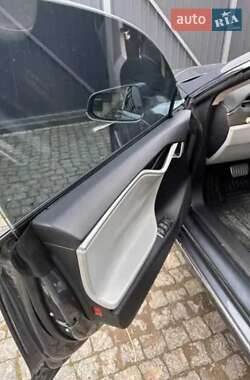 Ліфтбек Tesla Model S 2013 в Києві