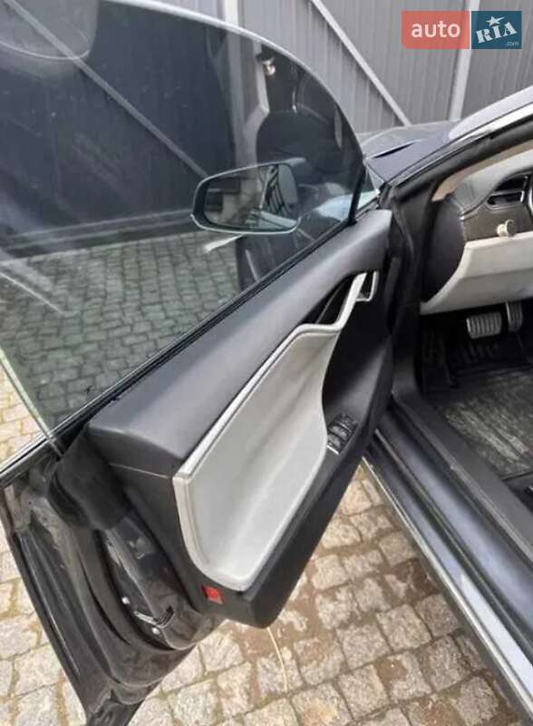 Ліфтбек Tesla Model S 2013 в Києві