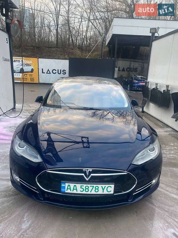 Tesla Model S 2014