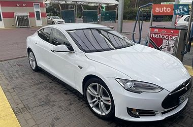 Лифтбек Tesla Model S 2015 в Ровно