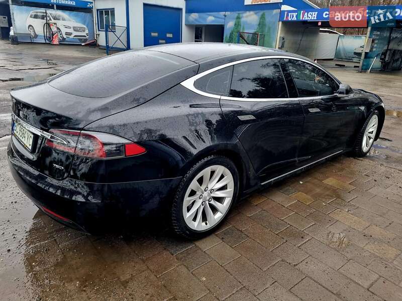 Лифтбек Tesla Model S 2016 в Львове