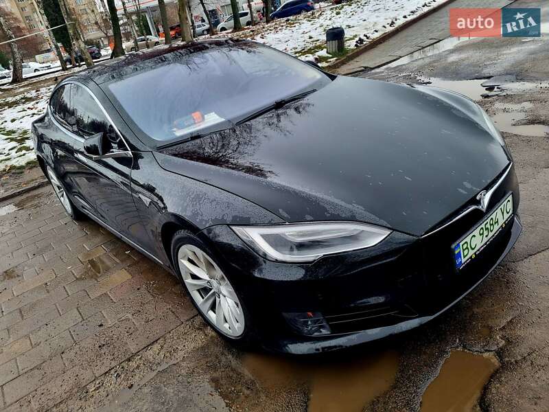 Лифтбек Tesla Model S 2016 в Львове