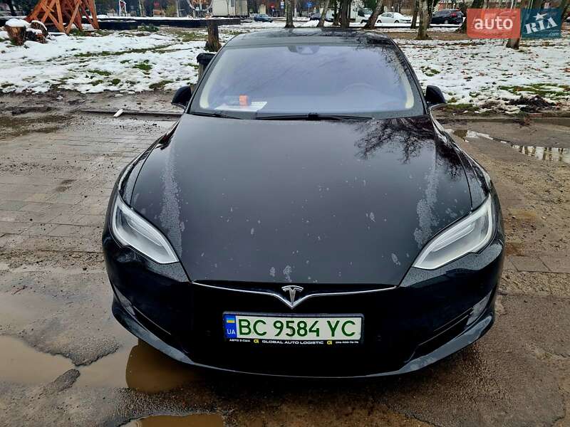 Лифтбек Tesla Model S 2016 в Львове