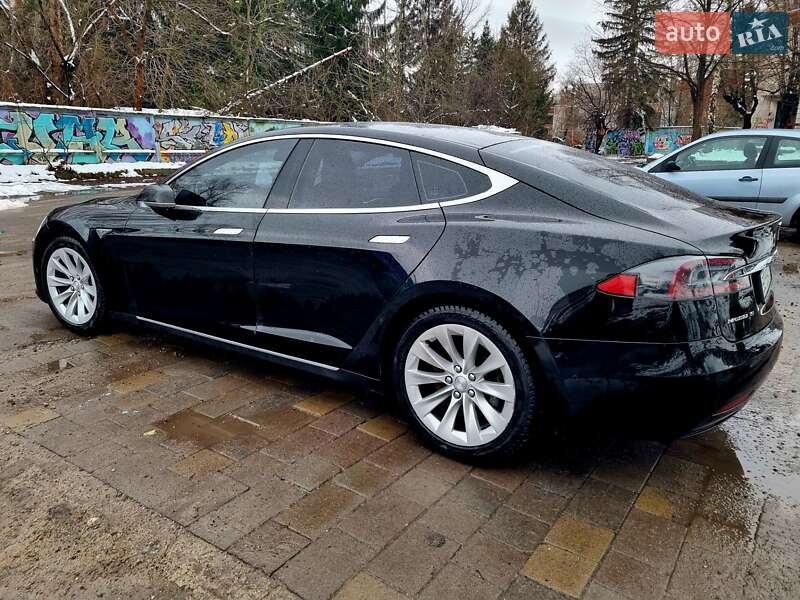 Лифтбек Tesla Model S 2016 в Львове