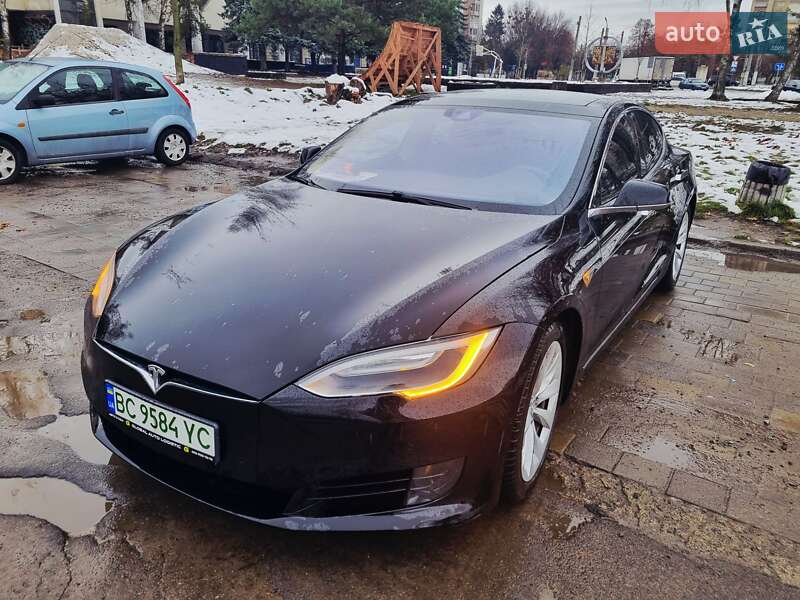 Лифтбек Tesla Model S 2016 в Львове
