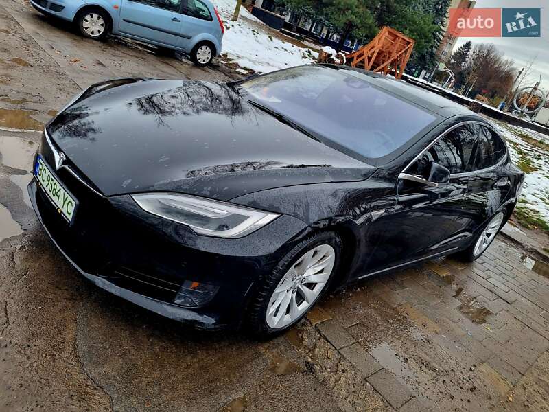 Лифтбек Tesla Model S 2016 в Львове