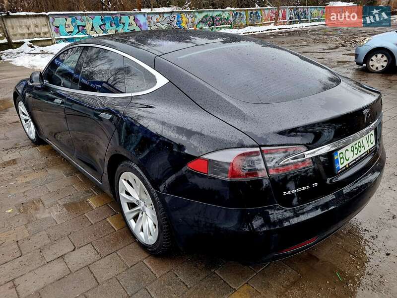 Лифтбек Tesla Model S 2016 в Львове