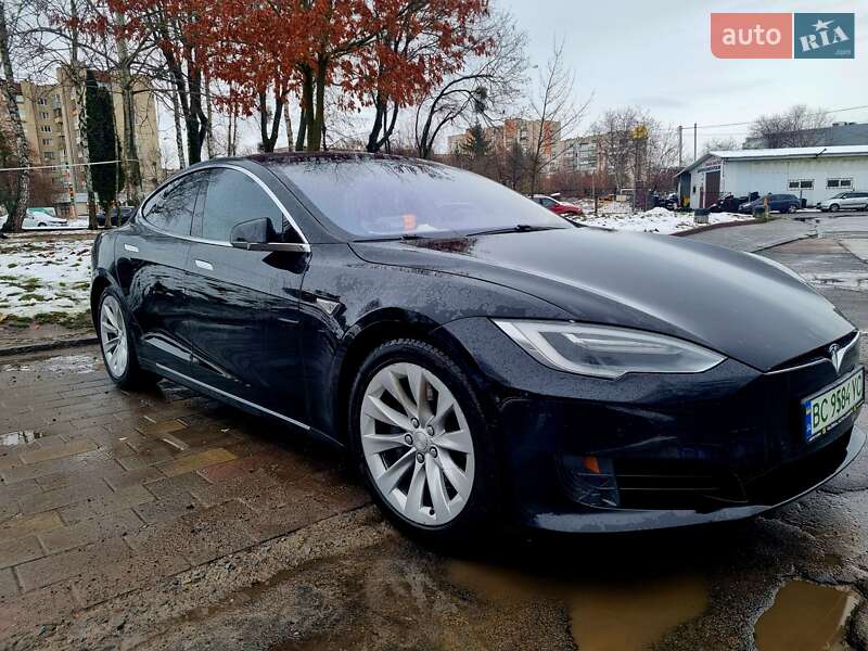 Лифтбек Tesla Model S 2016 в Львове