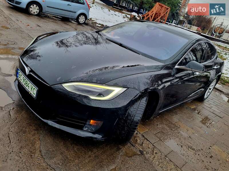 Лифтбек Tesla Model S 2016 в Львове
