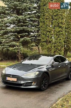 Tesla Model S  2019