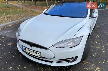 Tesla Model S 2015