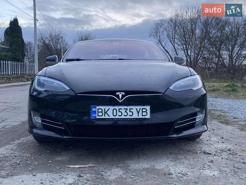 Лифтбек Tesla Model S 2018 в Ровно