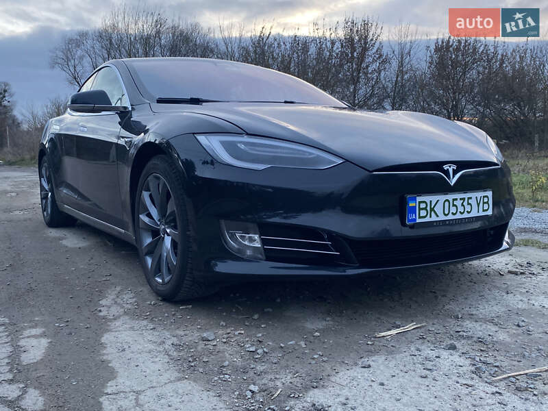 Лифтбек Tesla Model S 2018 в Ровно