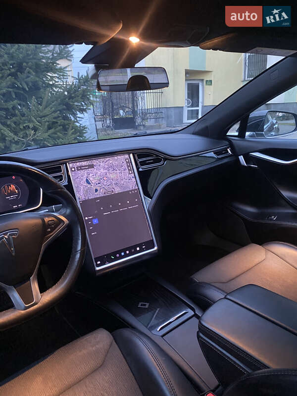 Лифтбек Tesla Model S 2018 в Ровно