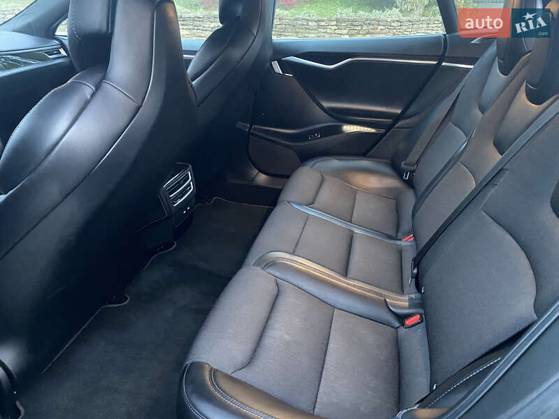 Лифтбек Tesla Model S 2018 в Ровно