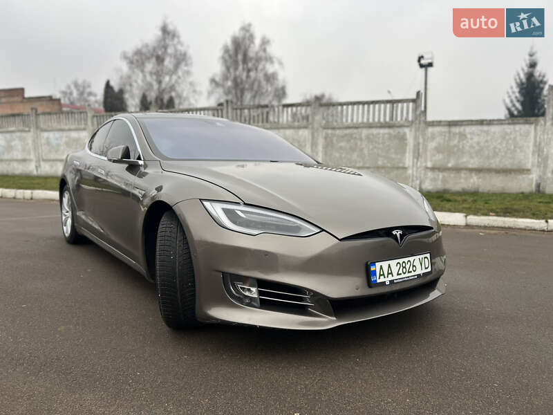 Tesla Model S 2015