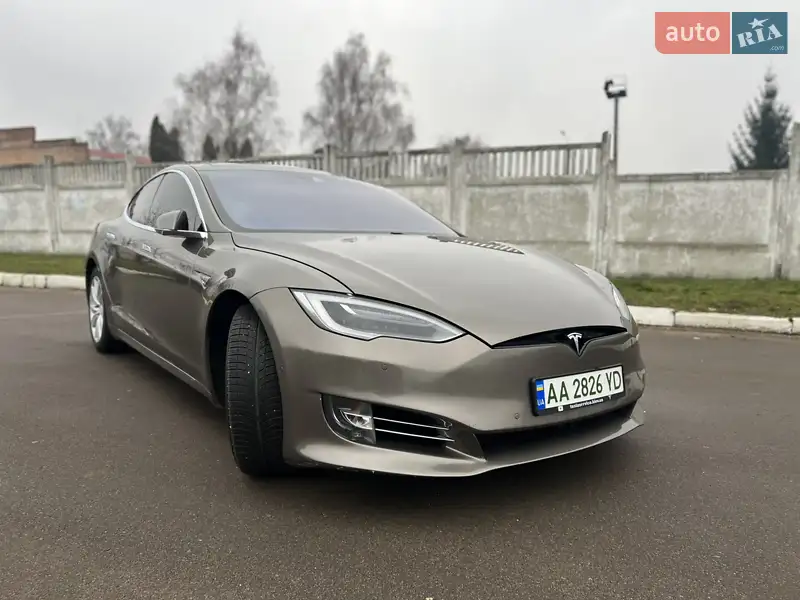 Tesla Model S 2015