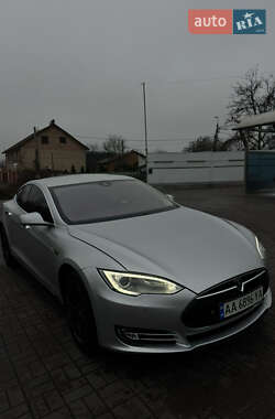 Tesla Model S 2015