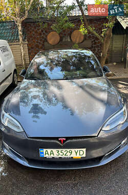 Tesla Model S  2019